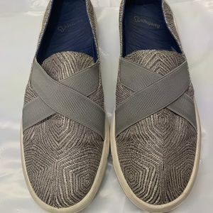 Beartraps “Bizzy” Slip-on shoes size 8M